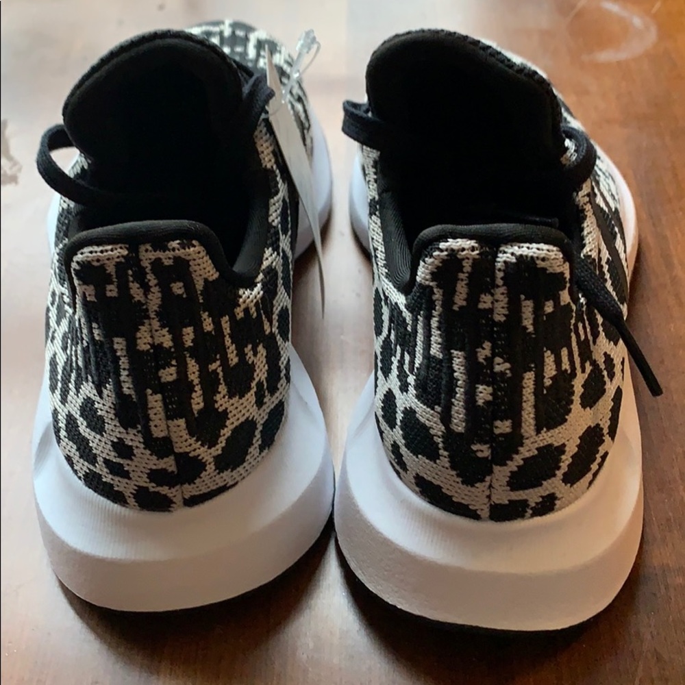 adidas Women's Black and White Leopard Print Sneakers Size 7 - Picture 3 of 14